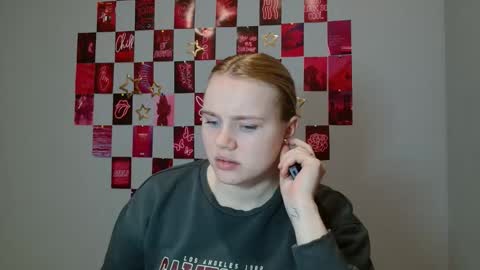 Leyla online show from December 2025 07:06:02 AM