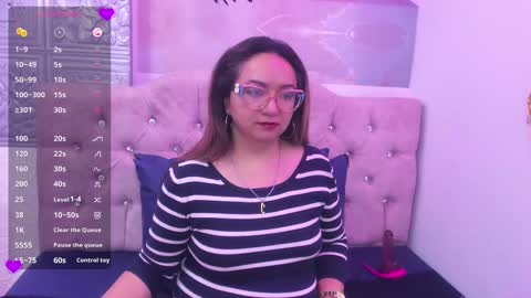 Leyla smithh online show from October 2025 12:17:01 PM