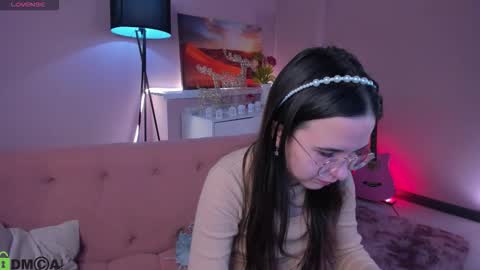 Snapshot of leylamirage chatting on March 2026 12:18:01 PM leylamirage online show from March 2026 12:18:01 PM