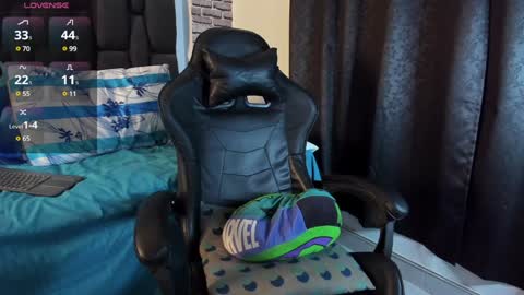 L E Y T O N online show from December 2024 02:53:02 AM