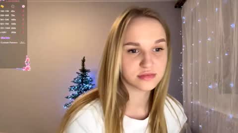 Mia online show from December 2025 03:16:02 PM