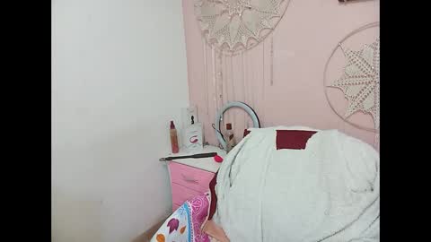 Lia online show from December 2024 11:00:01 AM