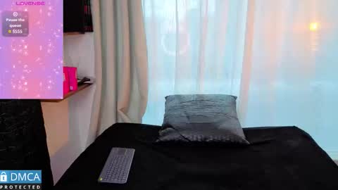 lia summer1 online show from November 2025 07:01:02 PM