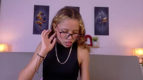 Snapshot of lia_valmont_18 chatting on May 2026 06:47:01 PM Juliana online show from May 2026 06:47:01 PM