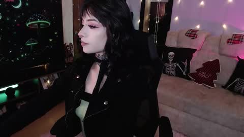 Liaa  online show from December 2025 01:00:02 AM