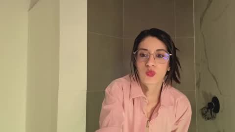 Lia  online show from September 2025 01:27:01 PM