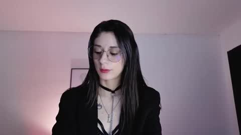 Lia  online show from November 2025 02:18:02 PM