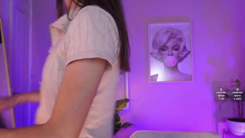 Lia  online show from April 2026 01:41:01 PM