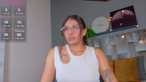 Snapshot of liaamoretti__ chatting on May 2026 04:07:02 AM L I A online show from May 2026 04:07:02 AM