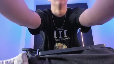 Liam Smith online show from November 2025 12:26:01 PM