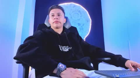 Liam Smith online show from November 2025 12:15:02 PM