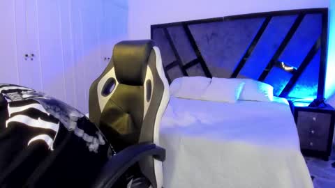 Liam Smith online show from November 2025 12:30:01 PM