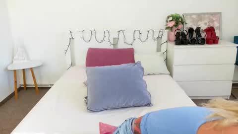 Lia online show from April 2026 10:57:01 AM