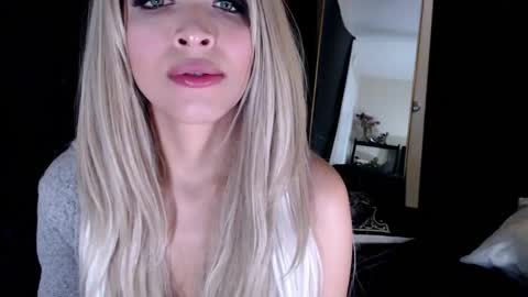 Lia Divina online show from February 2025 10:18:02 AM