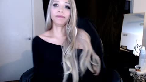 Lia Divina online show from March 2025 11:33:02 AM