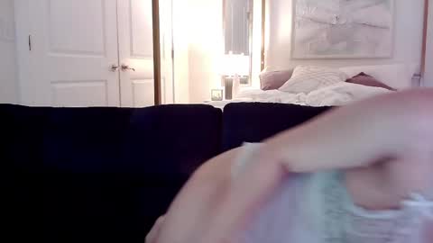 Lia Divina online show from May 2026 04:19:01 AM