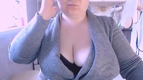 miss Lia  colection for travel online show from September 2025 05:31:01 AM