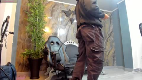 LIAM KLEIN online show from February 2025 11:34:02 AM