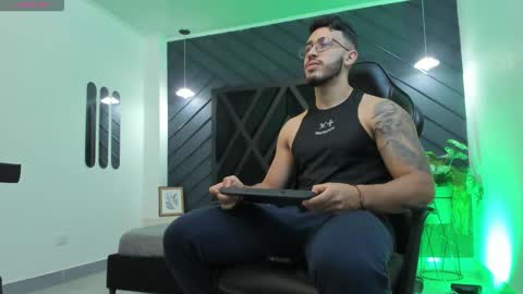 LIAM KLEIN online show from October 2025 11:18:01 AM