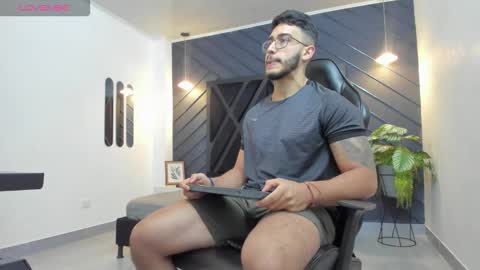 LIAM KLEIN online show from October 2025 11:11:01 AM