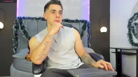 Liam online show from November 2025 10:30:02 PM