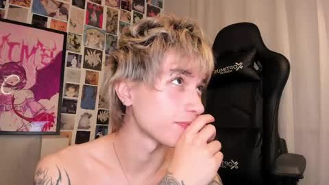 Snapshot of liamelf chatting on May 2026 06:30:01 AM Liam online show from May 2026 06:30:01 AM