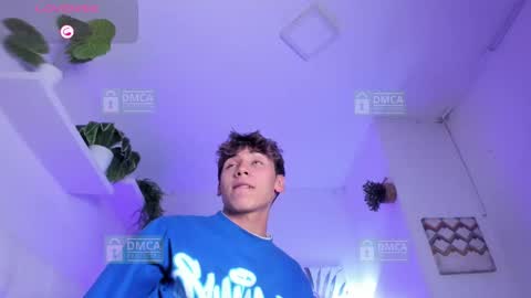 liaml_18_ online show from November 2025 09:25:02 PM