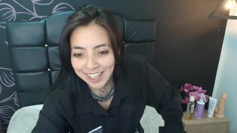 L I A M O N R O E online show from December 2025 11:51:01 AM