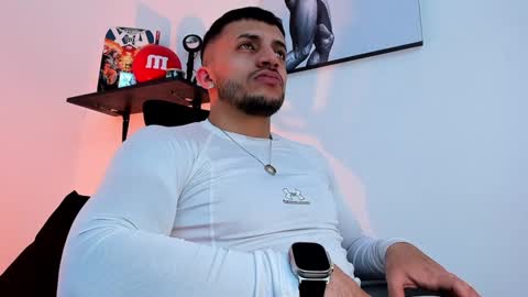 Snapshot of liamreigns_ chatting on February 2025 10:26:02 AM liam online show from February 2025 10:26:02 AM