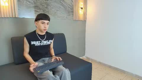 Snapshot of lian_cameron chatting on December 2025 05:26:02 AM lian_cameron online show from December 2025 05:26:02 AM