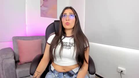 Snapshot of lianaaa___ chatting on February 2026 02:15:02 PM Liana online show from February 2026 02:15:02 PM