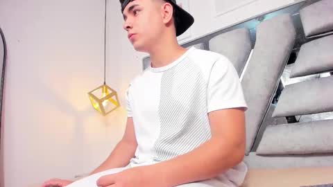 lianfox_ online show from March 2026 12:10:02 PM