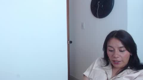LIA TAYLOR  online show from January 2025 07:05:01 PM