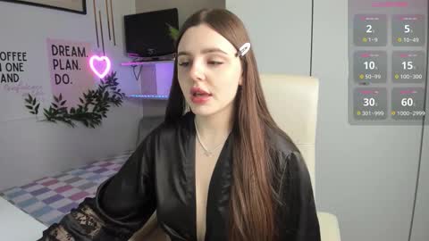 Lia online show from October 2025 01:44:01 PM