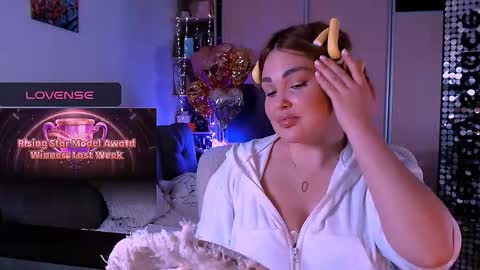 libra_mia online show from December 2025 06:51:01 AM