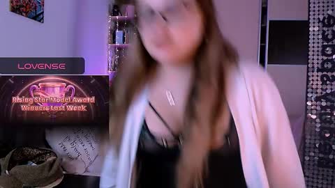 libra_mia online show from December 2025 02:49:01 AM