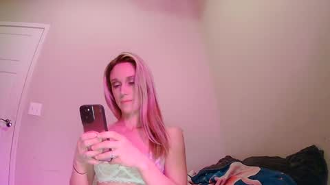Snapshot of lickmehere69 chatting on October 2025 11:02:01 PM Summer Skye online show from October 2025 11:02:01 PM