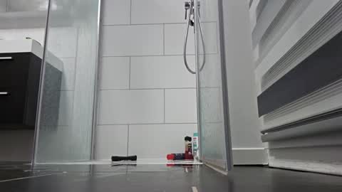 lickystrike1986 online show from December 2024 04:04:01 PM