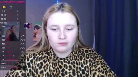 light_lunaa online show from November 2025 04:18:02 PM