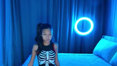 Lihn Pham online show from November 2025 07:07:02 PM