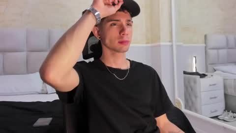 Snapshot of liiamhudson_ chatting on February 2025 07:18:02 AM L I I A M online show from February 2025 07:18:02 AM