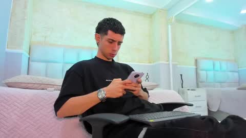 Snapshot of liiamhudson_ chatting on February 2025 12:09:02 PM L I I A M online show from February 2025 12:09:02 PM