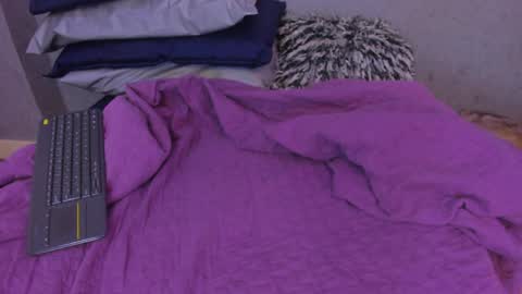 Miia online show from April 2026 07:07:01 PM