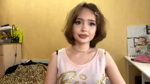 Snapshot of lil_glow chatting on January 2026 03:27:02 PM Lily online show from January 2026 03:27:02 PM