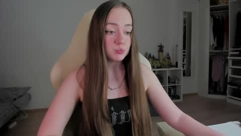 Snapshot of lil_happiness chatting on April 2026 08:47:01 PM for free registration 3 online show from April 2026 08:47:01 PM