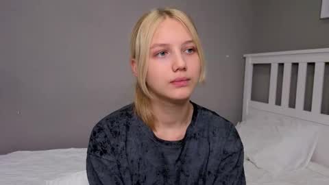 Snapshot of lil_tasty33 chatting on October 2025 10:19:02 AM Emma online show from October 2025 10:19:02 AM