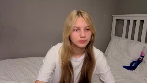 Snapshot of lil_tasty33 chatting on October 2025 11:11:01 AM Emma online show from October 2025 11:11:01 AM