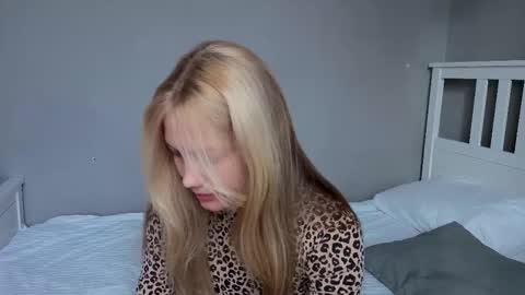 Snapshot of lil_tasty33 chatting on November 2025 08:05:02 AM Emma online show from November 2025 08:05:02 AM