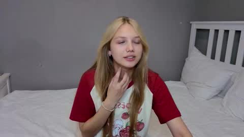 Snapshot of lil_tasty33 chatting on November 2025 07:07:03 AM Emma online show from November 2025 07:07:03 AM