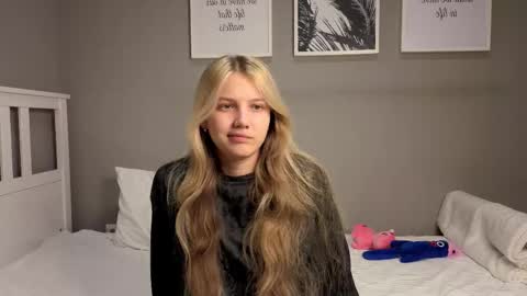 Snapshot of lil_tasty33 chatting on November 2025 10:05:01 AM Emma online show from November 2025 10:05:01 AM